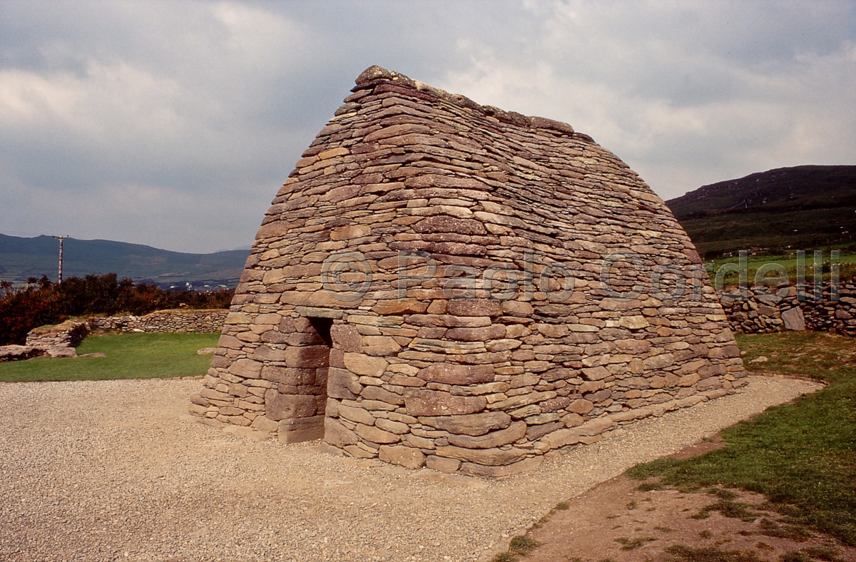 Gallarus Oratory, Dingle Peninsula, County Kerry, Ireland
 (cod:Ireland 26)